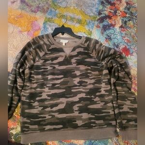 Womens Camo Crewneck Sweatshirt - Olive Green. Medium